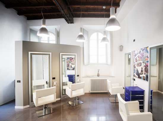ANGELA POZZUOLI ❤️ è stata selezionata per la pubblicazione sulla TOP HAIRSTYLISTS – Guida ai migliori parrucchieri d’Italia 2021