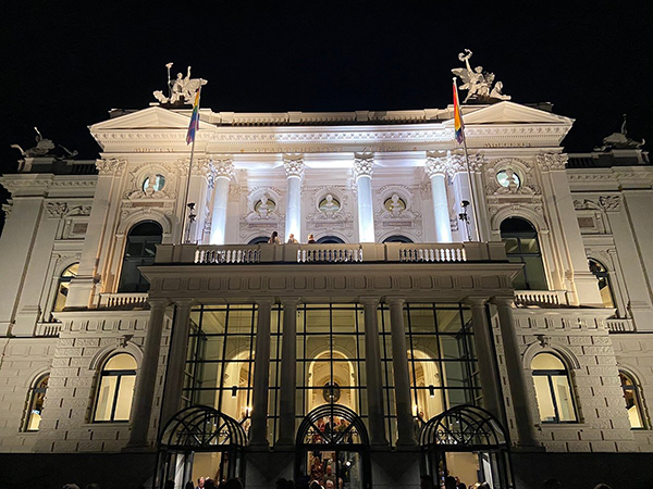 Grande Spettacolo ❤️ al Teatro dell'Opera di Zurigo: balletto e danza classica
